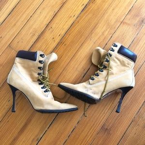 MANOLO BLAHNIK NUBUCK OKLAMOD ANKLE BOOT